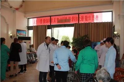 迎院慶，送溫暖 腎病風濕科二病區(qū)走進衛(wèi)輝“青松康復護理院”，為老人送健康！